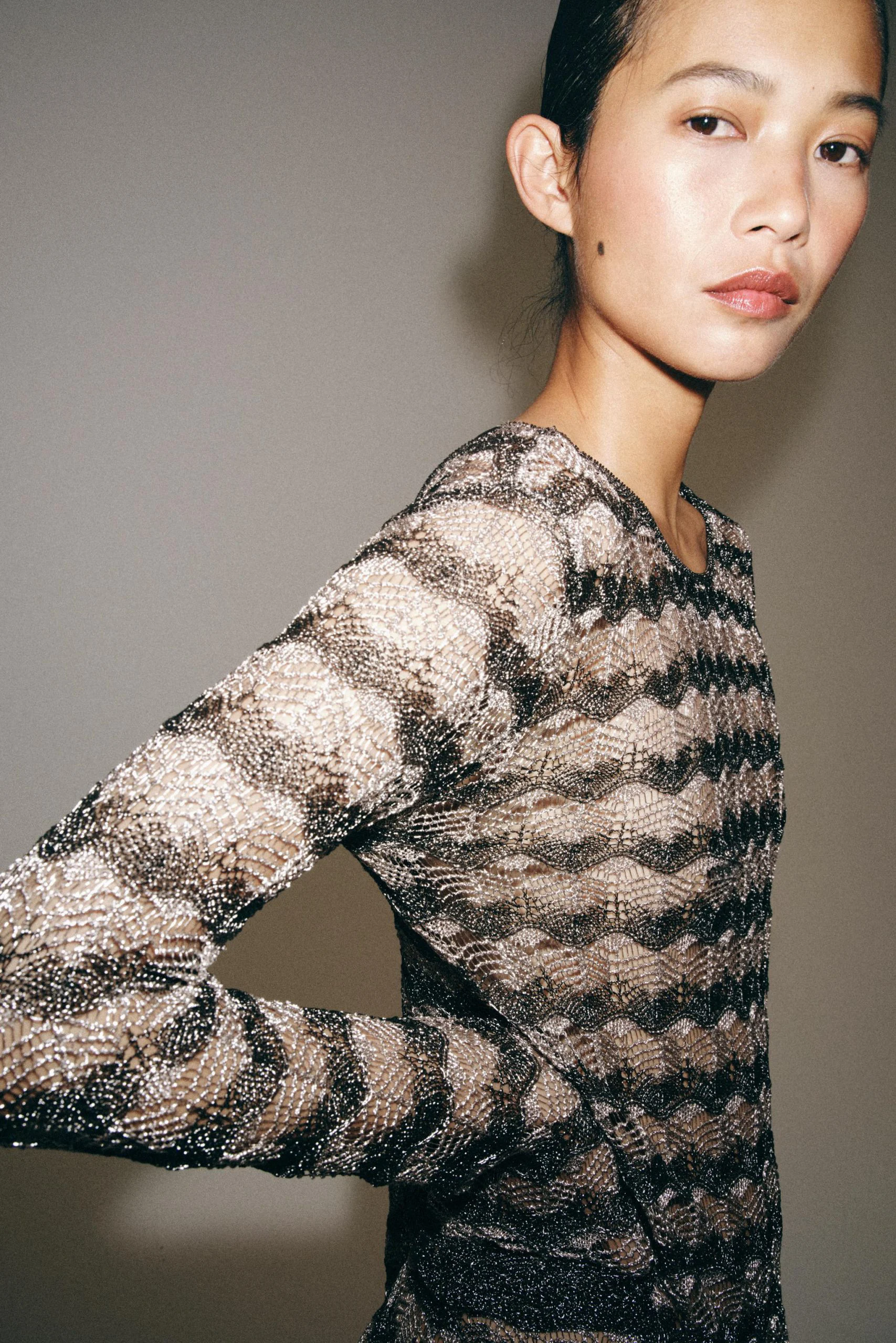 Metallic Thread Open-بافت پیراهن مینی زنانه - Image 4